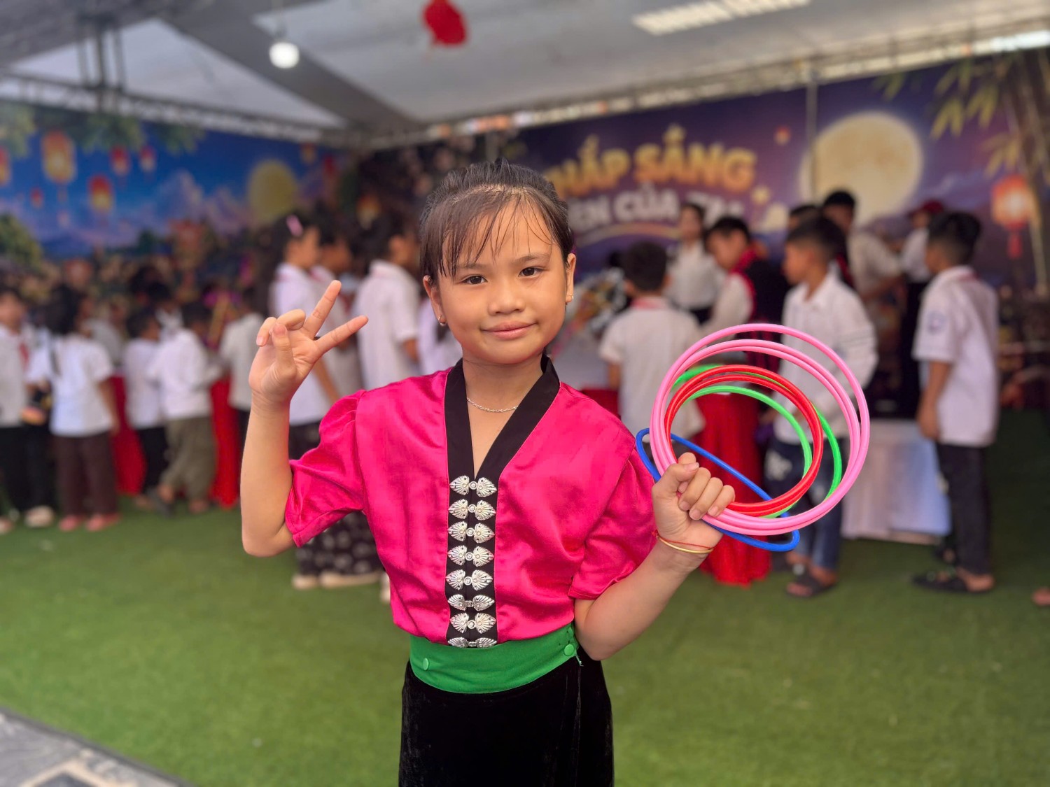 [Chùm ảnh] 1.050 học sinh vùng biên rộn ràng khám phá 6 gian hàng trải nghiệm