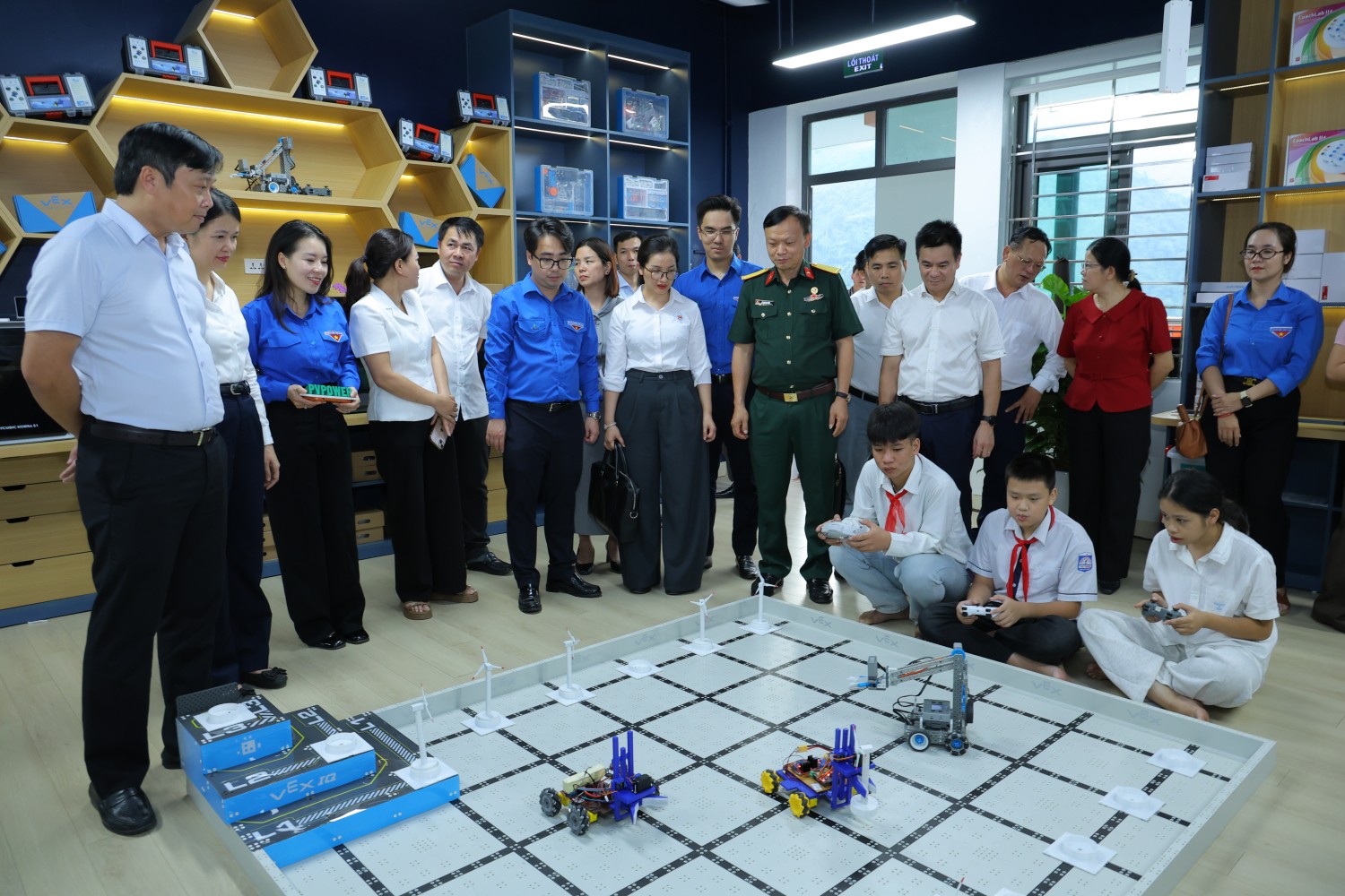 Khánh thành phòng thực hành giáo dục STEM tại trường PETROVIETNAM - Phong Thổ