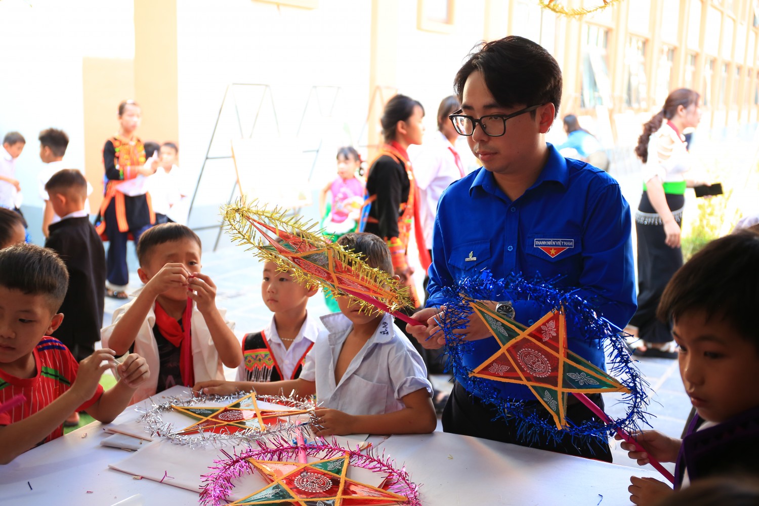 Chương trình “Thắp sắng niềm tin - Nâng bước em đến trường” truyền cảm hứng cho người lao động PETROVIETNAM Chương trình “Thắp sắng niềm tin - Nâng bước em đến trường” truyền cảm hứng cho người lao động PETROVIETNAM