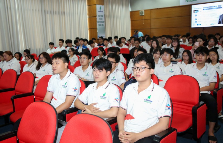 PVU tổ chức đào tạo nâng cao năng lực ứng dụng AI trong giảng dạy và học tập