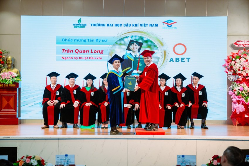 Tiếp nối di sản - Chắp cánh khát vọng Tiếp nối di sản Chắp cánh khát vọng