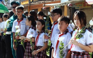 [Chùm ảnh] Hoa trắng tiễn đưa 731 liệt sĩ về với đất mẹ