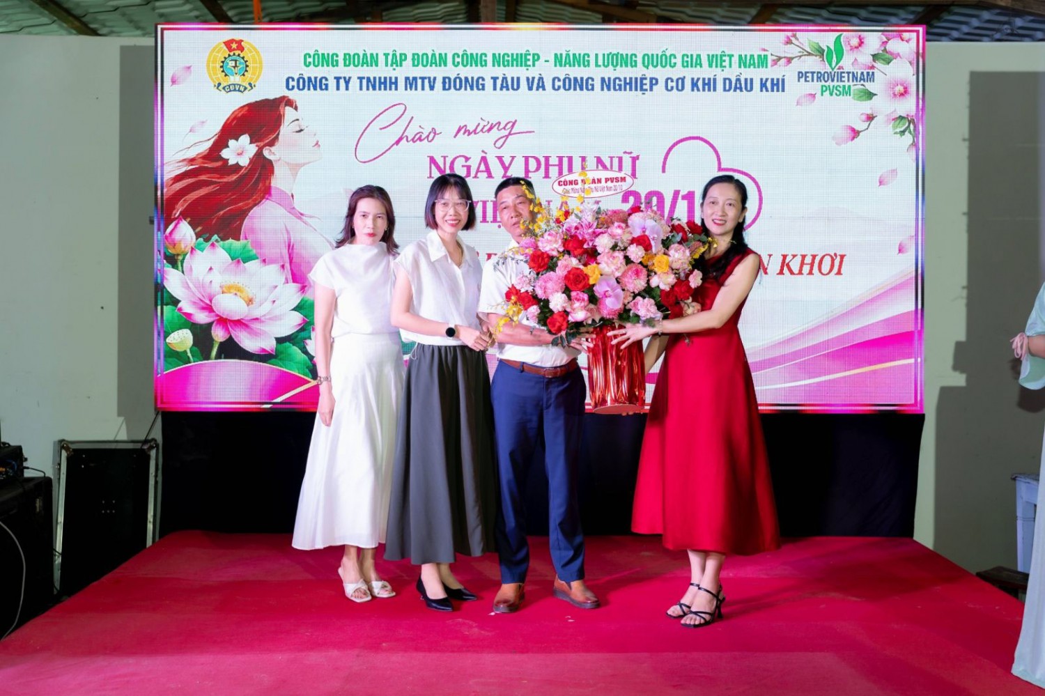 PVSM tôn vinh những “bông hồng thép” nơi đầu sóng nhân Ngày Phụ nữ Việt Nam 20/10