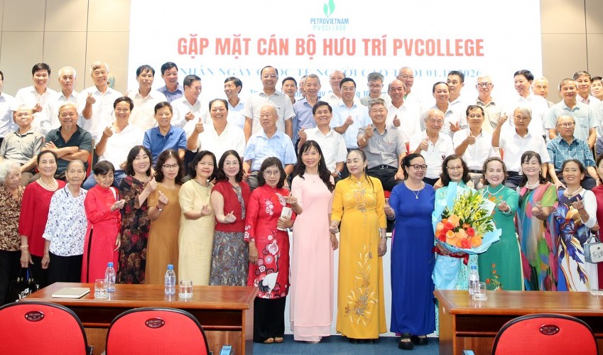 Trường Cao đẳng Dầu khí họp mặt cán bộ hưu trí: Nghĩa tình "Người đi tìm lửa"