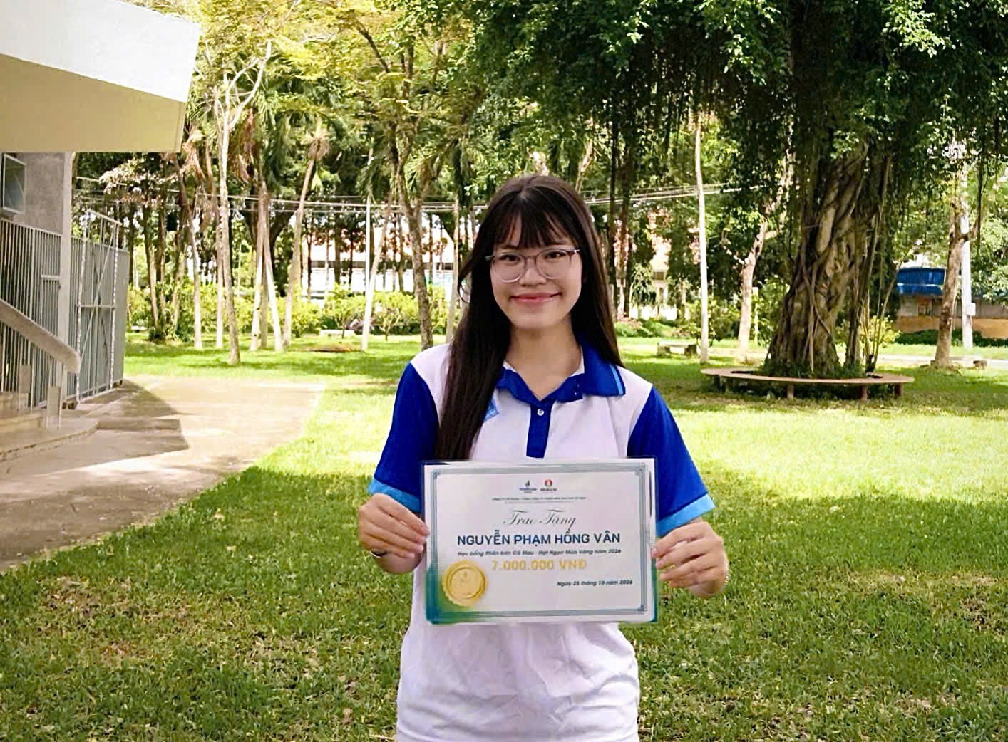 Ước mơ tốt nghiệp đại học của cô sinh viên năm 3 và những tờ vé số của cha