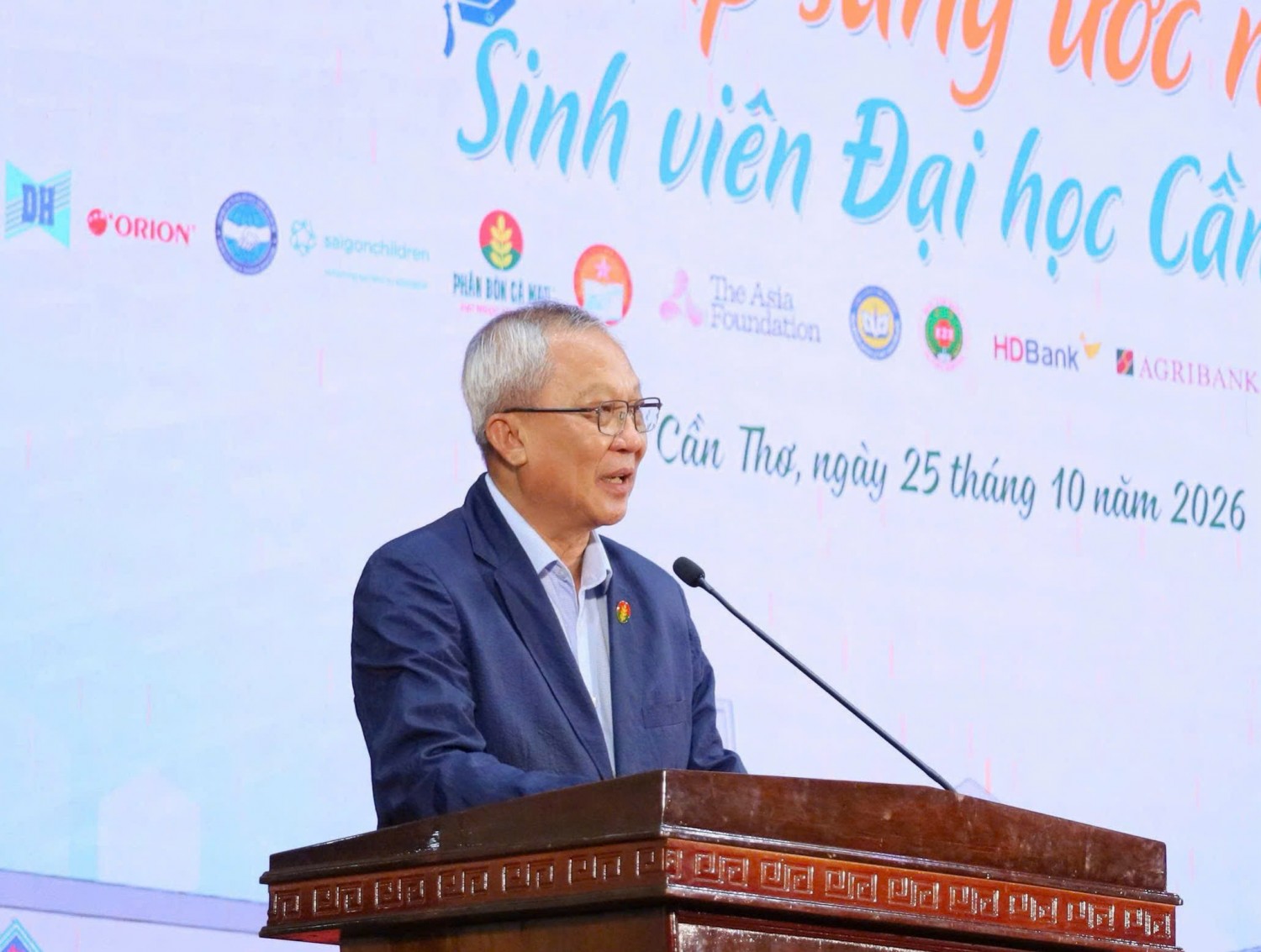 Ước mơ tốt nghiệp đại học của cô sinh viên năm 3 và những tờ vé số của cha