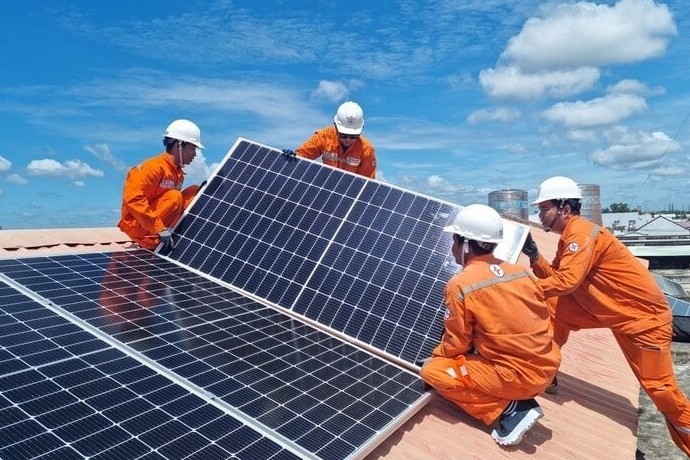 Tin tức nổi bật ngày 29/10: Hà Nội hỗ trợ tối đa 6 triệu đồng cho hộ lắp điện mặt trời mái nhà