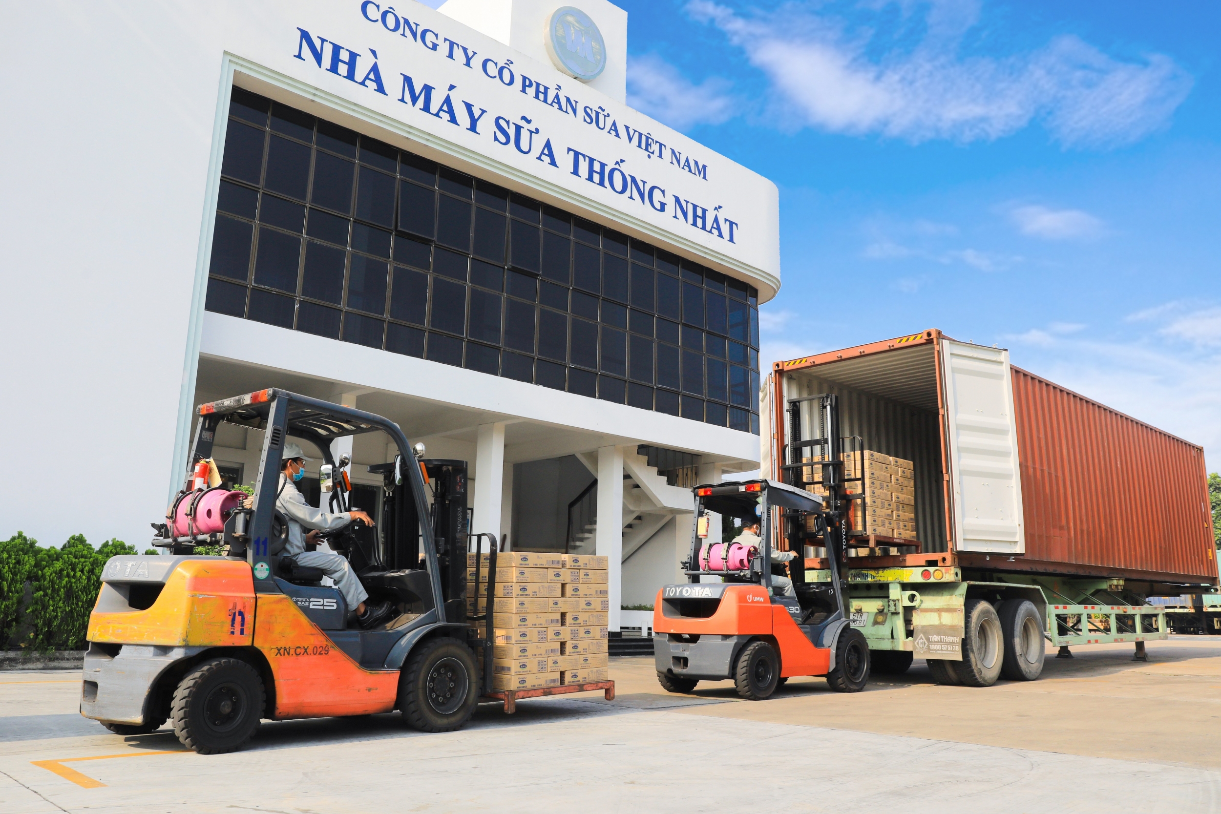 Tin vui về lô sữa xuất khẩu đầu năm từ Vinamilk hứa hẹn một năm lạc quan cho ngành sữa