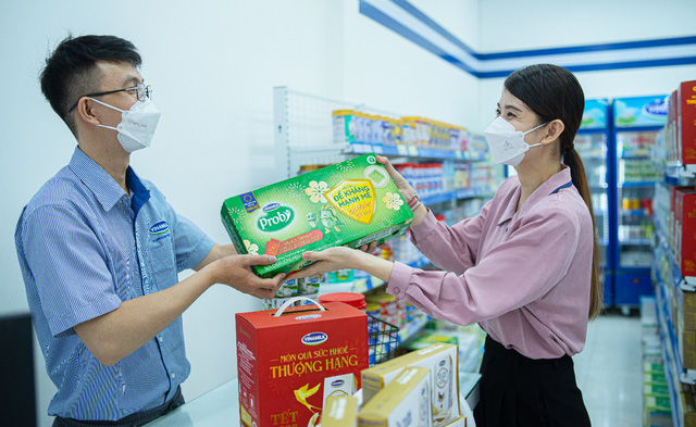 Tặng quà sức khỏe - Gắn kết thân tình - Trước thềm năm mới - Ảnh 1.