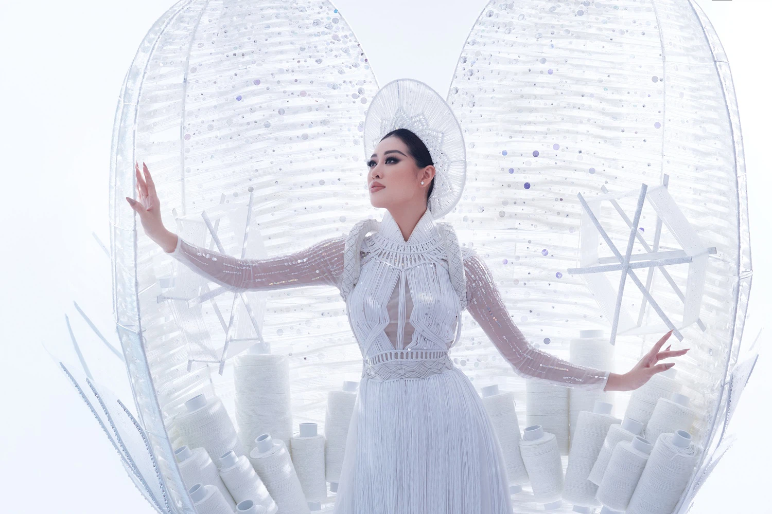 [VIDEO] Khánh Vân tự tin tỏa sáng khi trình diễn Kén Em tại Miss Universe 2020