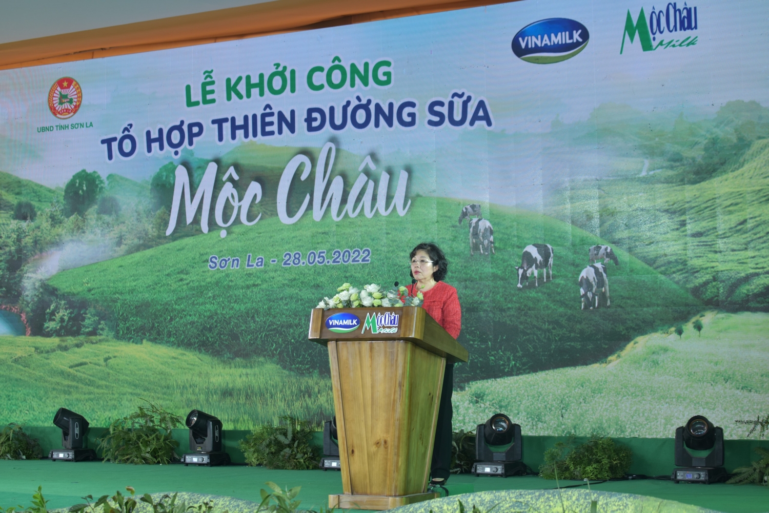 Mộc Châu Milk và Vinamilk chính thức ra mắt và khởi công dự án Tổ hợp thiên đường sữa Mộc Châu
