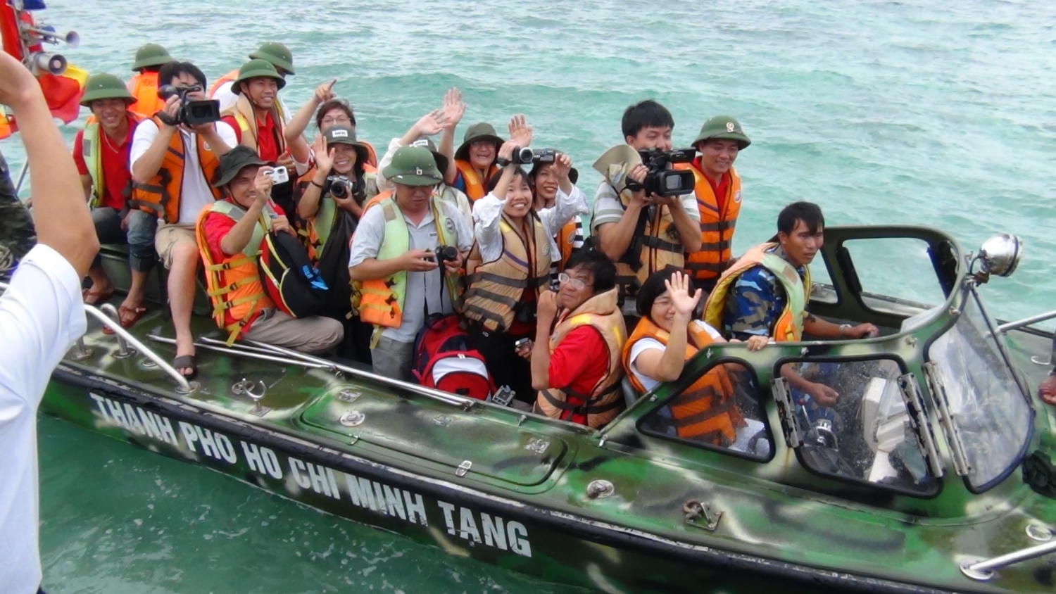 Làm báo ở nơi đầu sóng ngọn gió Làm báo ở nơi đầu sóng ngọn gió