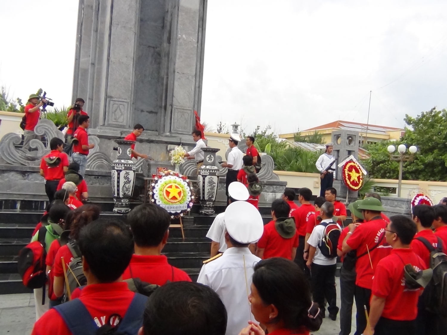 Làm báo ở nơi đầu sóng ngọn gió Làm báo ở nơi đầu sóng ngọn gió
