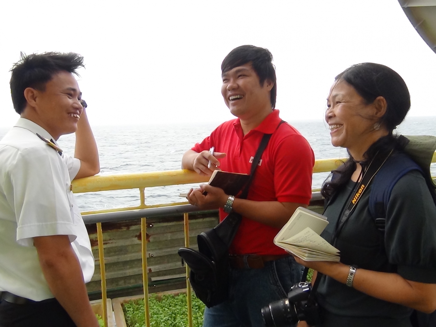 Làm báo ở nơi đầu sóng ngọn gió Làm báo ở nơi đầu sóng ngọn gió