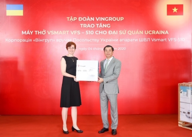 vingroup trao tang 1000 may tho cho nga ukraine va singapore
