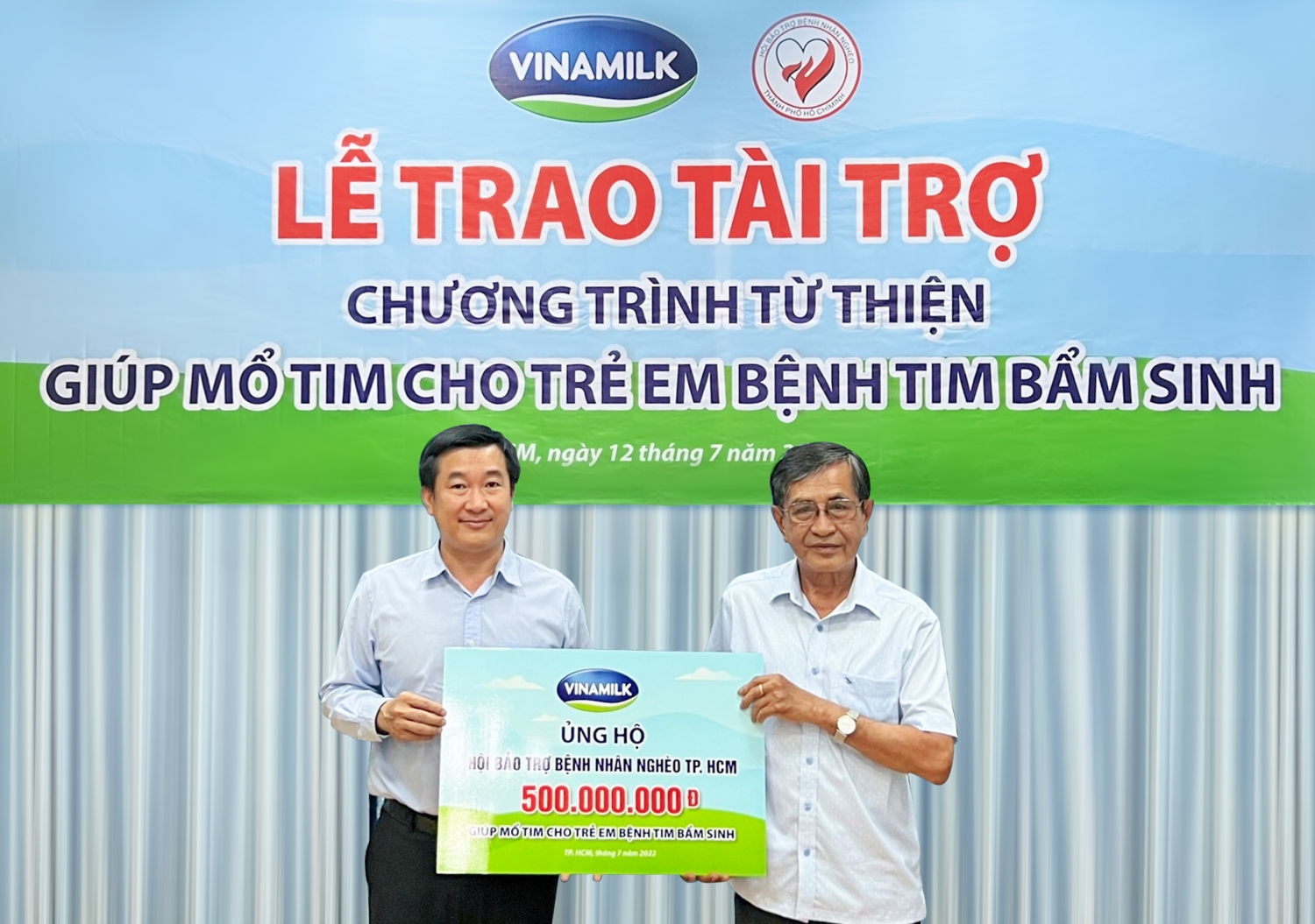 Vinamilk tiếp tục ủng hộ Hội Bảo trợ Bệnh nhân nghèo TP.HCM 500 triệu đồng cho các bệnh nhi nghèo mổ tim năm 2022