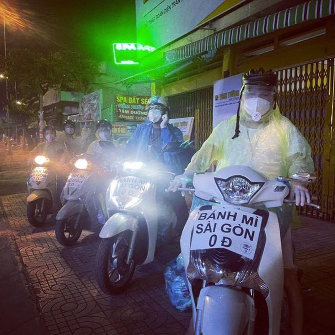 Bánh mì 0 đồng giữa TPHCM và doanh thu toàn nụ cười của chàng trai trẻ - 2