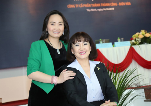 Doanh nhân Huỳnh Bích Ngọc (bên phải) và con gái Đặng Huỳnh Ức My (bên trái).
