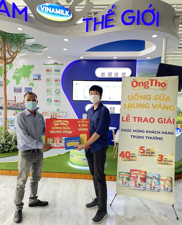 Nhân đôi niềm vui khi bất ngờ trúng 1 lượng vàng từ chương trình 