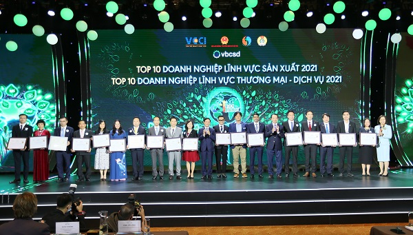 Vinamilk 6 lần liên tiếp được vinh danh trong Top 10 doanh nghiệp phát triển bền vững nhất Việt Nam