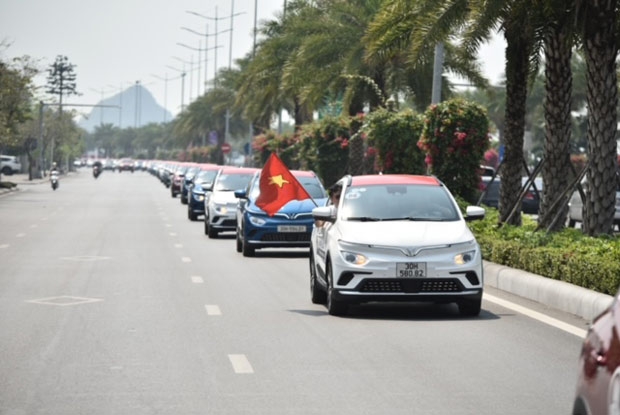 Kỷ lục Việt Nam: 100 xe ôtô điện VF e34 chinh phục địa đầu Tổ quốc