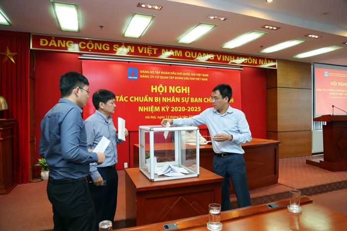 dang uy co quan tap doan dau khi viet nam chuan bi nhan su bch khoa moi