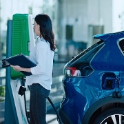 Màn ra mắt mắt mãn nhãn của “bom tấn” xe điện VF e34 xô đổ mọi kỷ lục