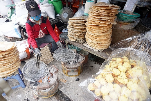 cho ba hoa dac san xu quang