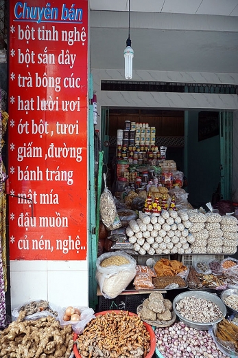 cho ba hoa dac san xu quang