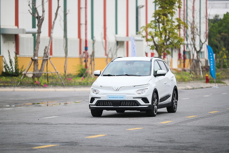 Chủ xe VF e34 đầu tiên: Tự hào được là một phần trong lịch sử công nghiệp ô tô Việt