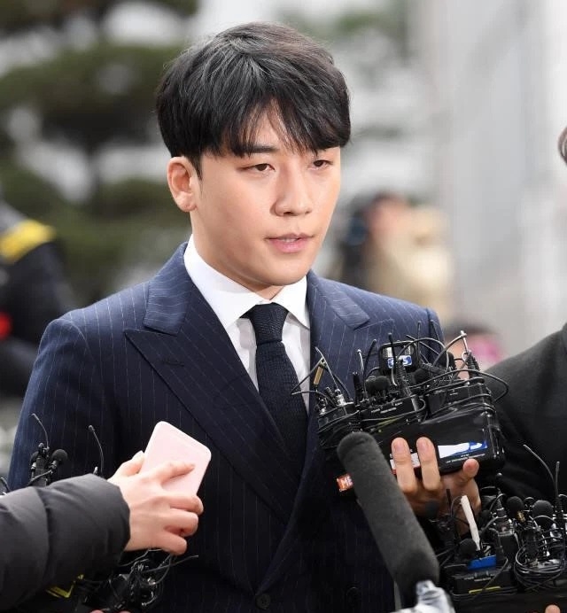 Sao Hàn ngày 28/1/2022: Seungri (Big Bang) nhận mọi tội danh, được giảm nửa án tù Sao Hàn ngày 28/1/2022: Seungri (Big Bang) nhận mọi tội danh, được giảm nửa án tù