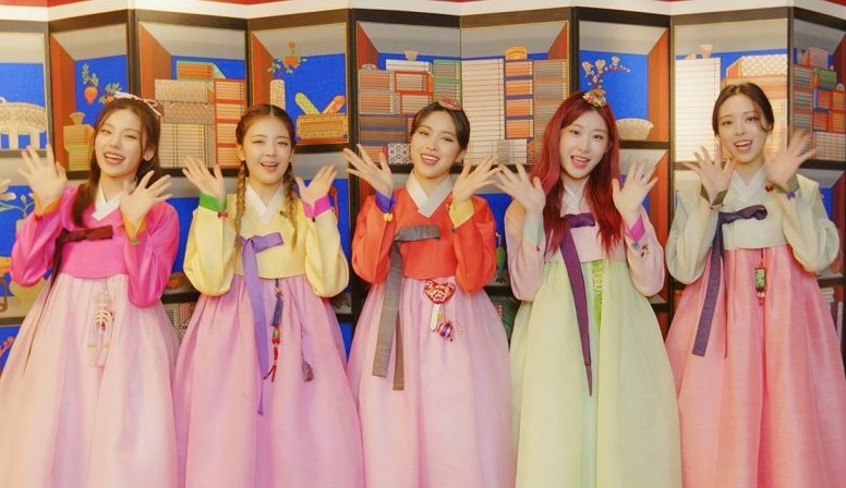 Ngắm dàn idol K-pop trong bộ Hanbok truyền thống đón Tết Nguyên đán 2022
