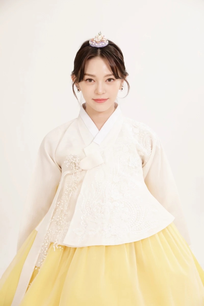 Ngắm dàn idol K-pop trong bộ Hanbok truyền thống đón Tết Nguyên đán 2022