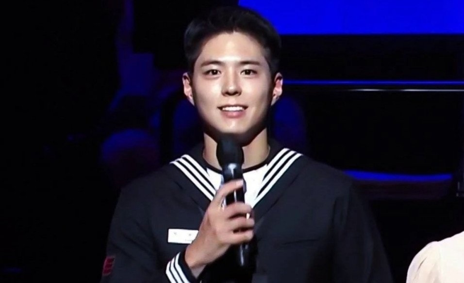 Sao Hàn ngày 22/2/2022: Park Bo Gum chính thức xuất ngũ