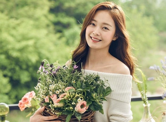 Sao Hàn ngày 23/2/2022: Karina (aespa) bùng nổ visual trong tạo hình tóc ngắn sành điệu