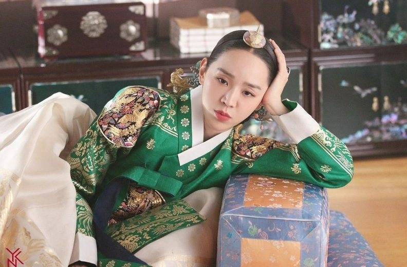 Sao Hàn ngày 25/2/2022: Tân binh NMIXX nhà JYP bị chê 