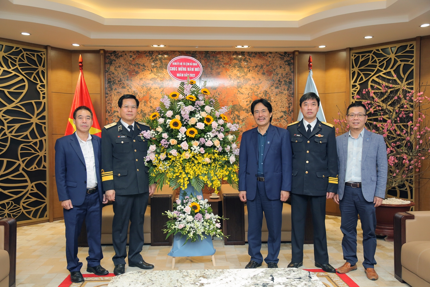 Lực lượng Hải quân và Petrovietnam thực hiện tốt “nhiệm vụ kép”: Vừa bảo vệ vững chắc chủ quyền đất nước, vừa phát triển kinh tế