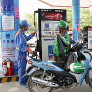 Giữ ổn định giá bán các mặt hàng xăng dầu tiêu dùng phổ biến trên thị trường