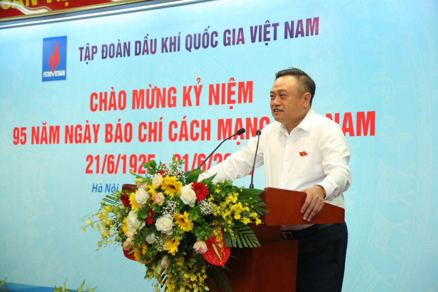 bao chi tiep tuc dong hanh dong vien pvn vuot qua kho khan