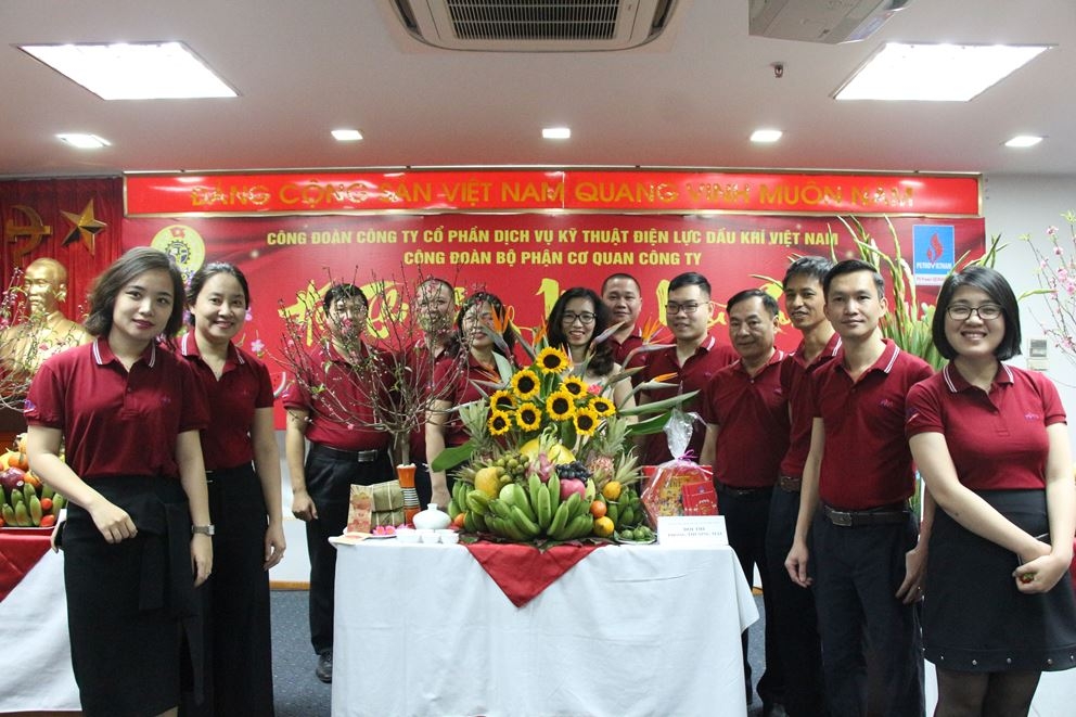 xuan ve ben hoi thi trang tri mam ngu qua cung pv power services