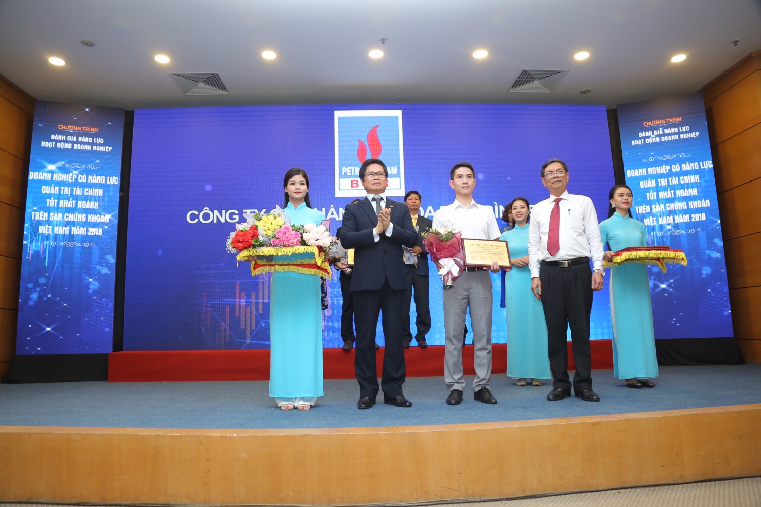 bsr la doanh nghiep dung dau nganh dich vu dau khi ve nang luc quan tri tai chinh