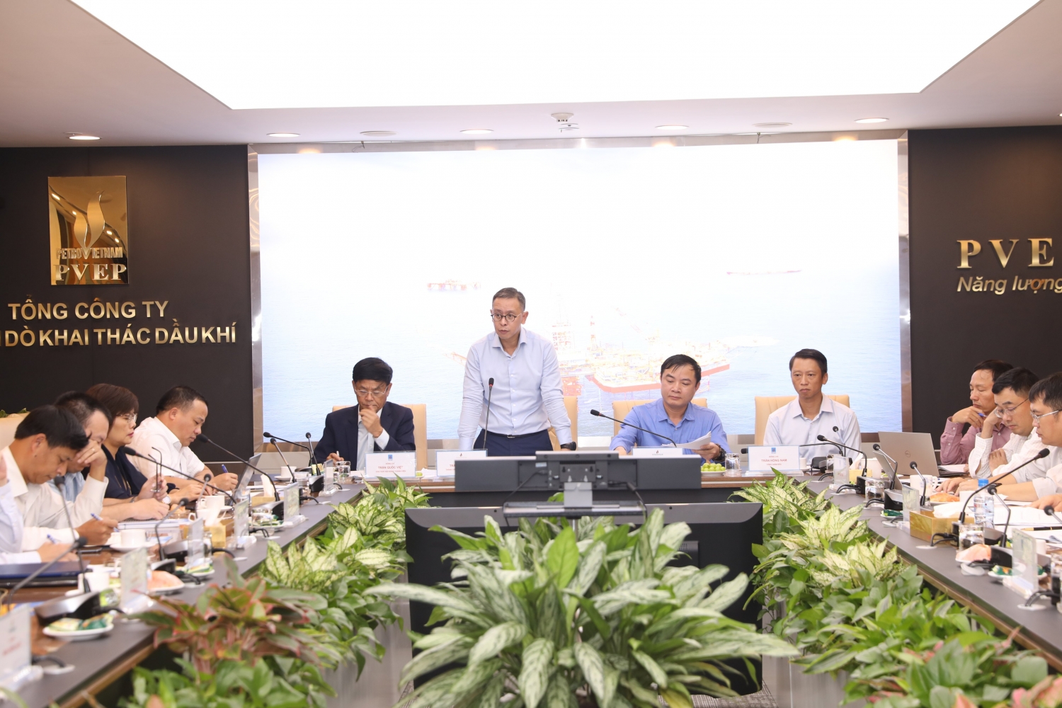 Lãnh đạo Petrovietnam làm việc với PVEP về Chương trình Giám sát năm 2022