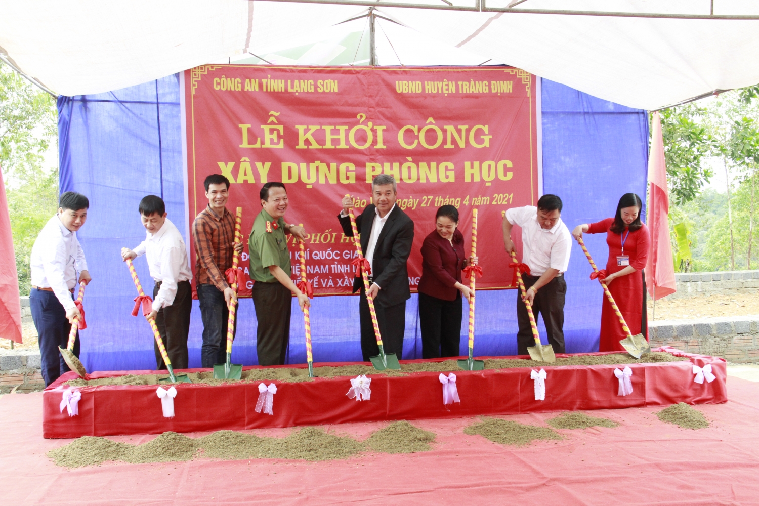 Petrovietnam phối hợp với UBND huyện Tràng Định, Công an tỉnh Lạng Sơn khởi công xây dựng 02 phòng học Trường Tiểu học Đào Viên