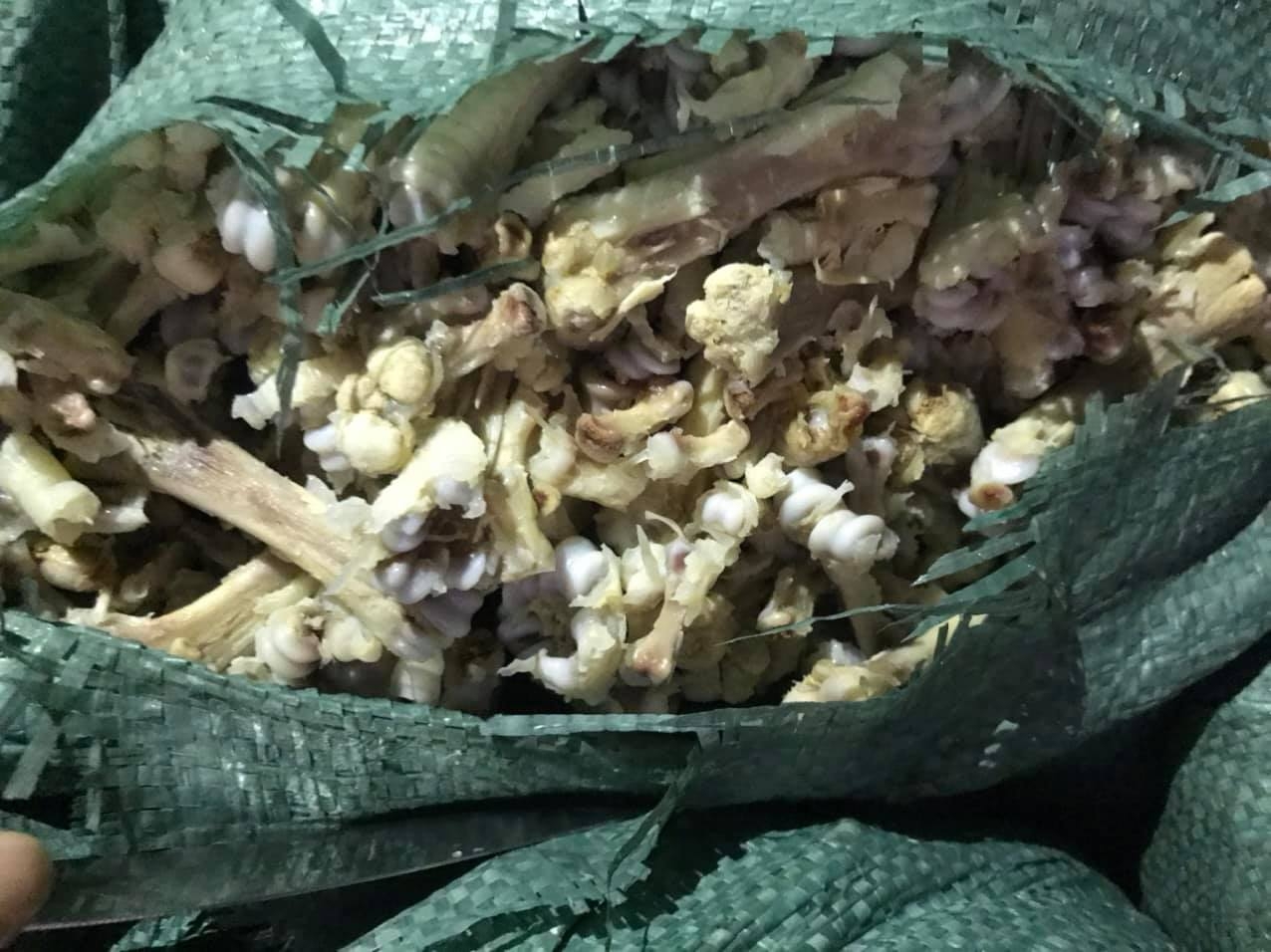 Xương chân gà cũng trở thành hàng 