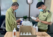 Hà Nội: Thu giữ hơn 300 lọ nước khử khuẩn giả đang trên đường đi tiêu thụ