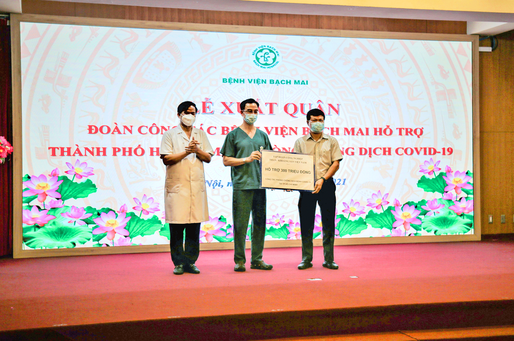 TKV ủng hộ Bệnh viện Bạch Mai 300 triệu đồng
