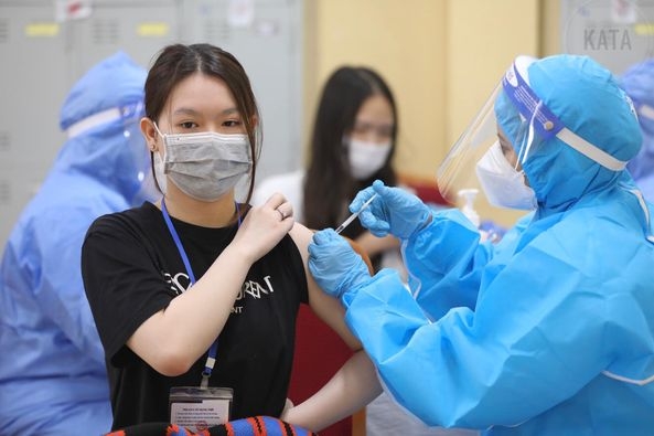 Thủ tướng yêu cầu thần tốc tiêm vaccine và đẩy mạnh thực hiện các biện pháp phòng COVID-19