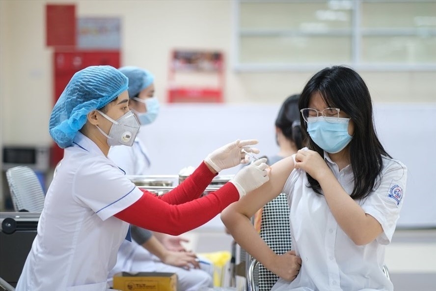 Thủ tướng chỉ đạo khẩn về tiêm vaccine và đẩy mạnh phòng, chống COVID-19