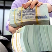 Tin tức kinh tế ngày 14/4: Còn hơn 412 nghìn tỷ đồng nợ xấu cần xử lý