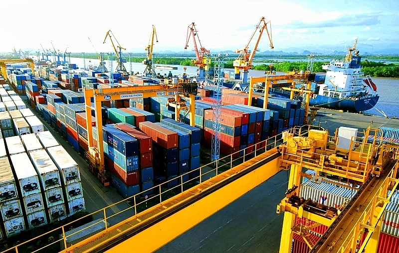 Thấy gì từ việc xuất khẩu tăng trưởng 17%?